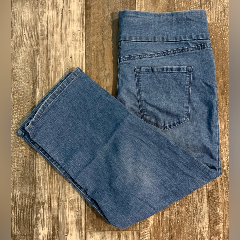 Bandolino Light Blue Theodora Capri Jeans